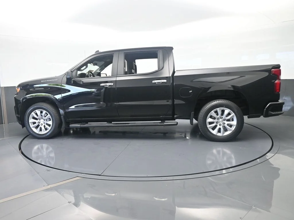 Used 2021 Black Chevrolet Custom image 3