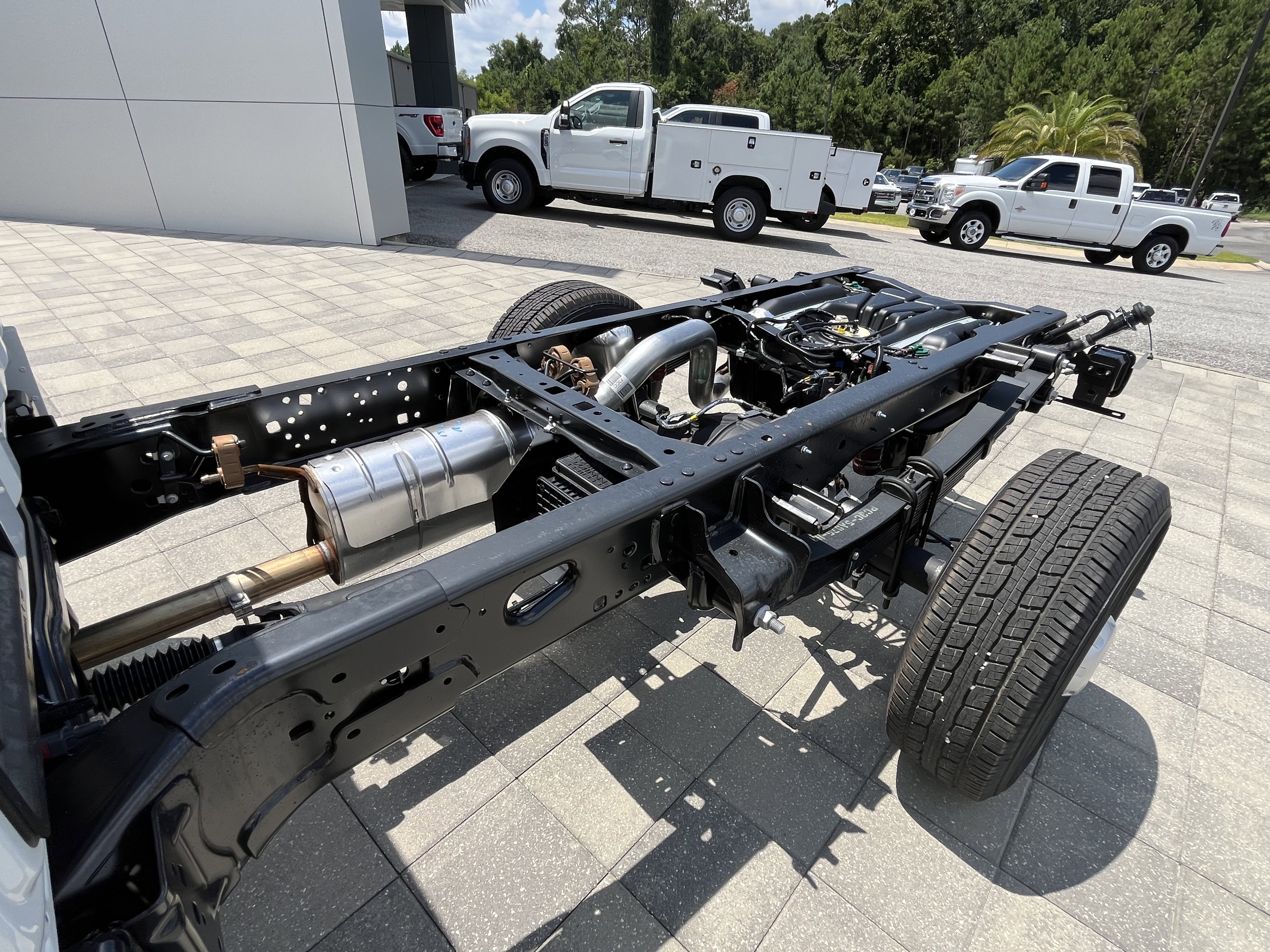 2025 Ford F-350 Super Duty Chassis Cab XL - Photo 10
