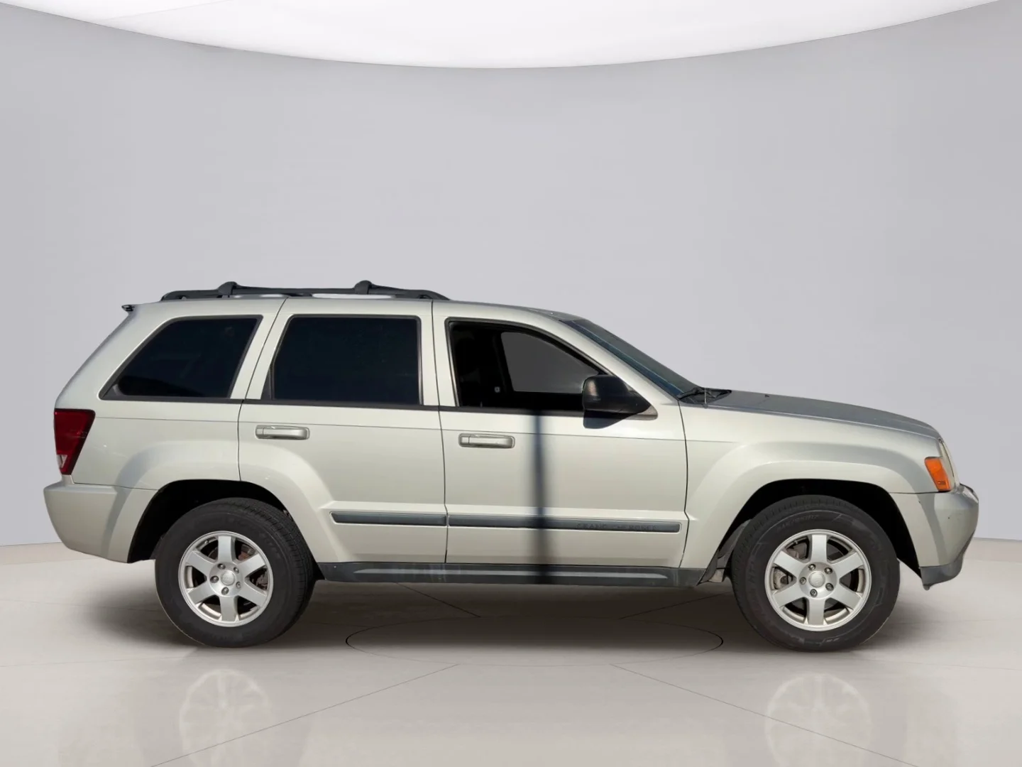 Used 2009 Gray Jeep LAREDO 4WD image 6