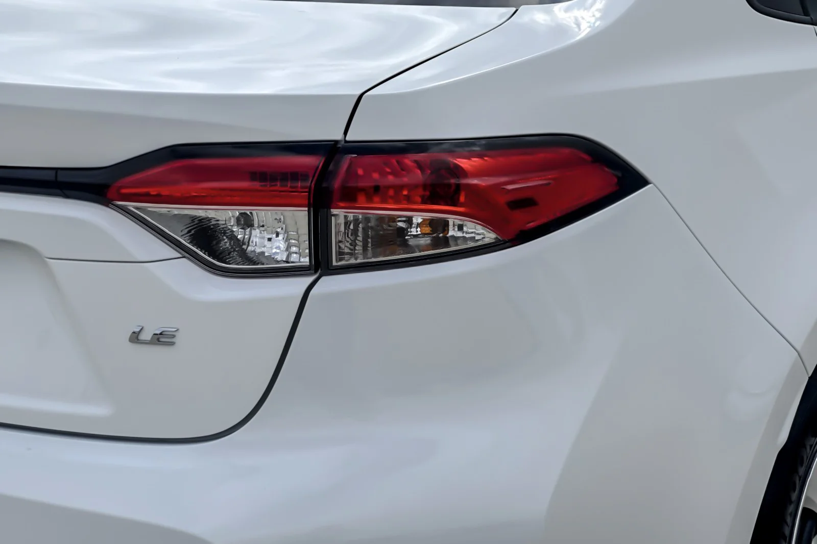 Certified Used 2024 WHITE Toyota LE image 24