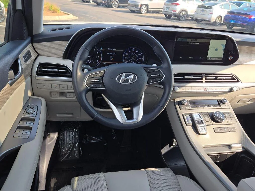 Used 2022 Hyper White Hyundai SEL image 16