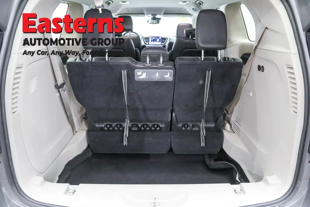 Used 2021 Gray Chrysler Touring L image 9
