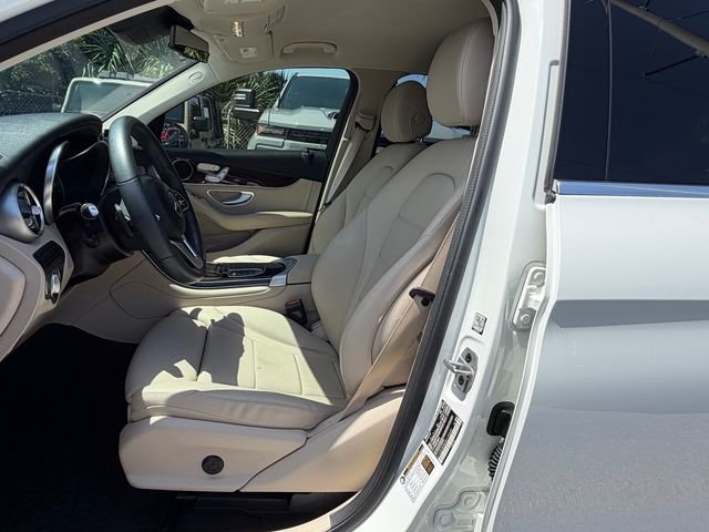 Used 2022  Mercedes-Benz GLC 300 image 11