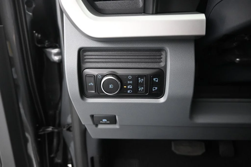 New 2026 Carbonized Gray Metallic Ford XLT image 12