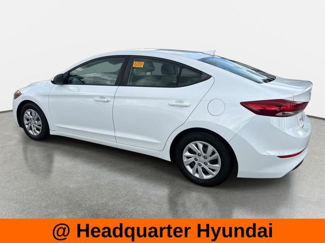 Used 2018 White Hyundai SE image 4