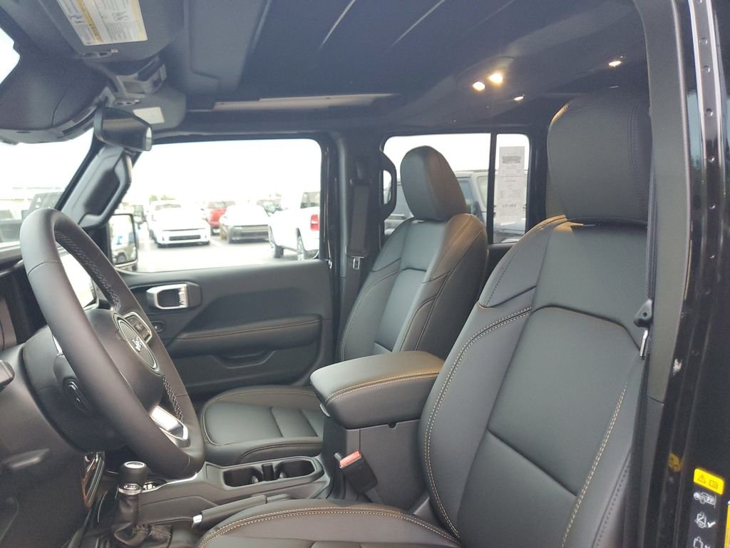 New 2026 Black Clear-Coat Exterior Paint Jeep Sahara image 19