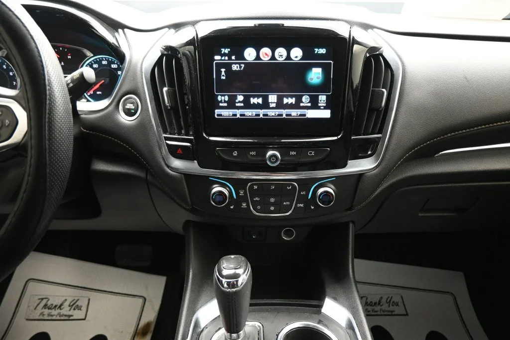 Used 2019 Silver Chevrolet 3LT image 18