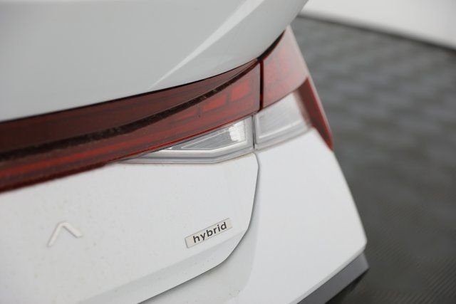 2025 Hyundai Elantra Limited - Photo 31