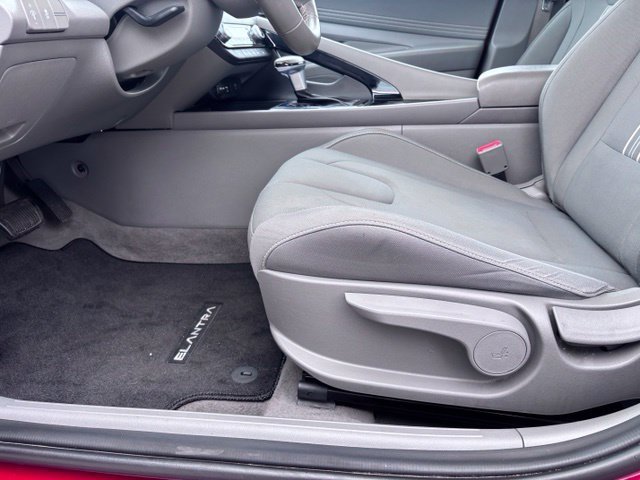 2025 Hyundai Elantra SEL - Photo 15