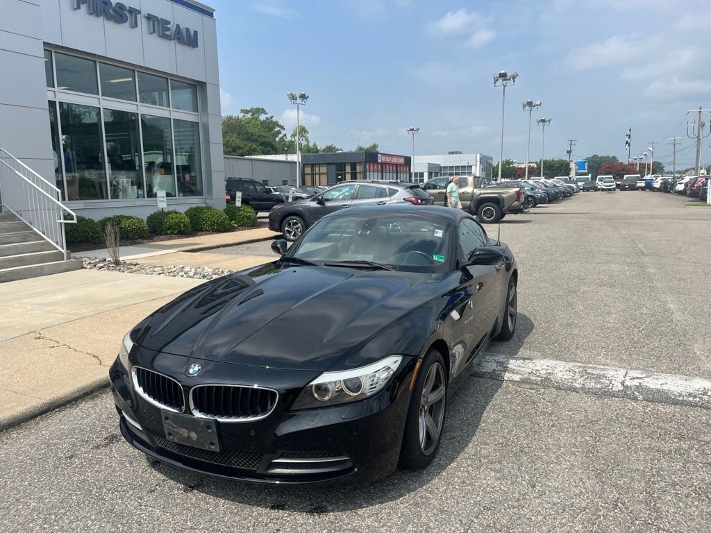 Used 2009 Black BMW sDrive30i image 7
