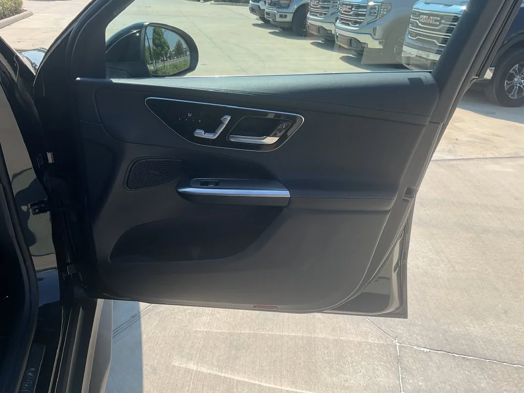 Used 2025 Black Mercedes-Benz GLC 300 image 17