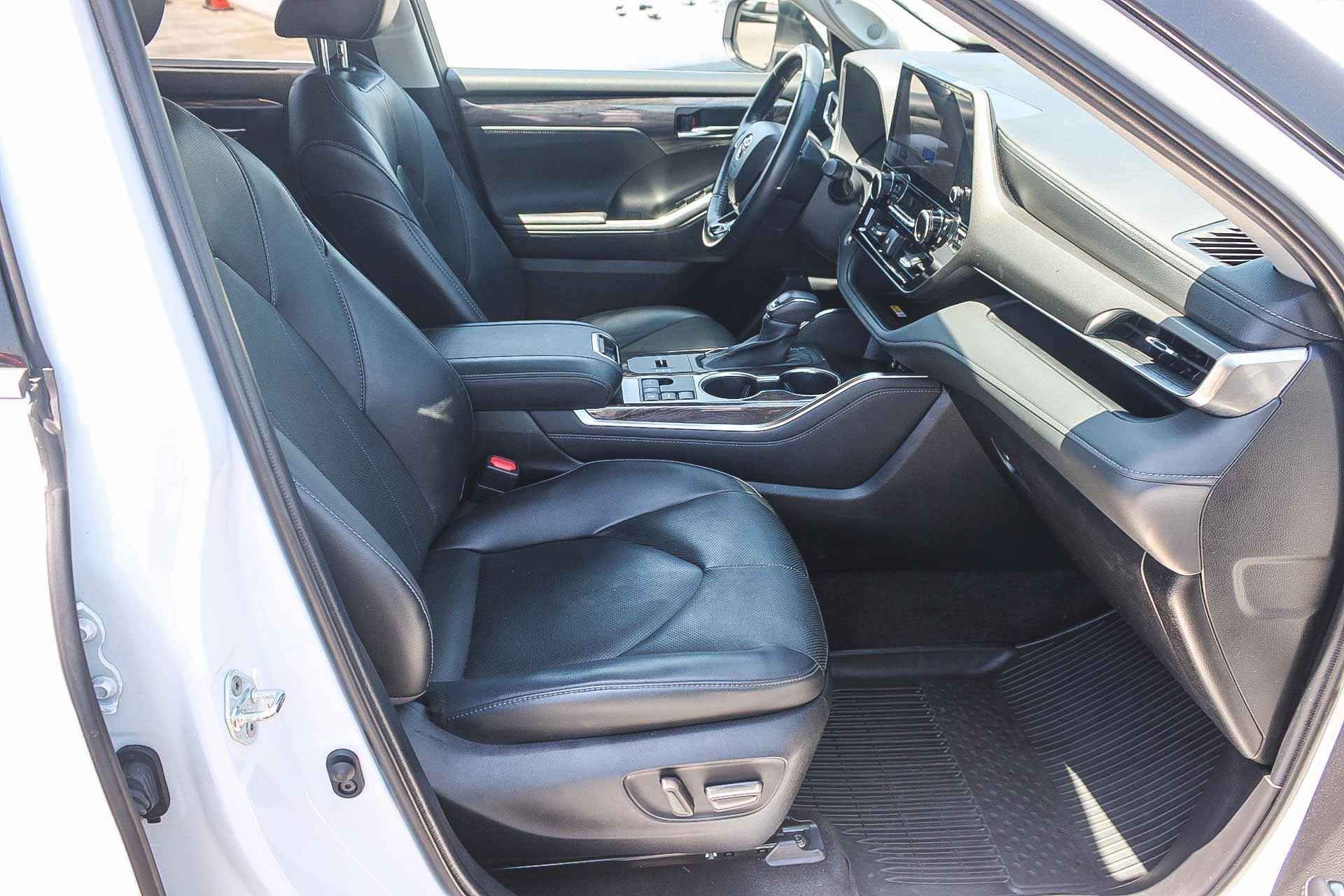 Used 2023 Wind Chill Pearl Toyota Limited image 17
