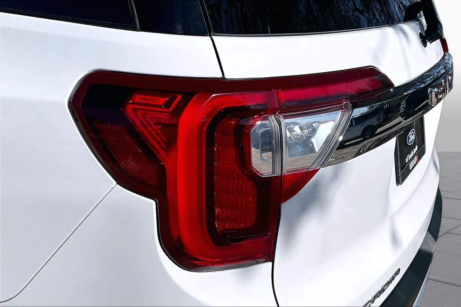 Used 2022 Summit White GMC SLE image 28