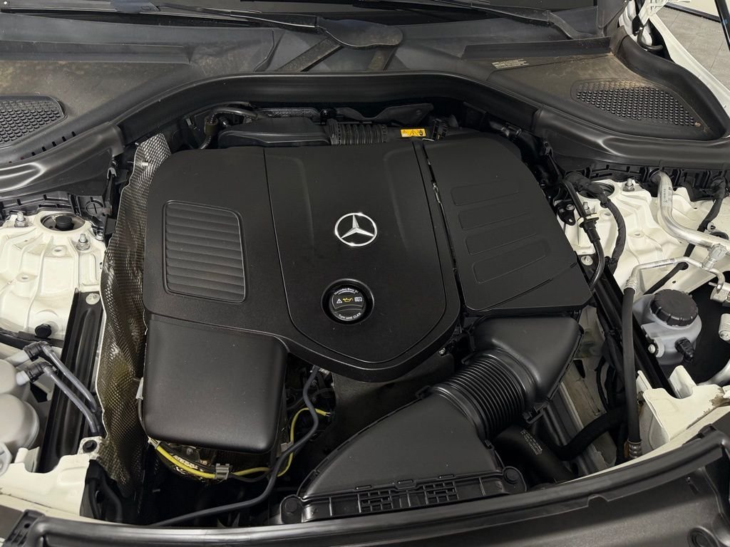 Used 2024 Polar White Mercedes-Benz GLC 300 image 33