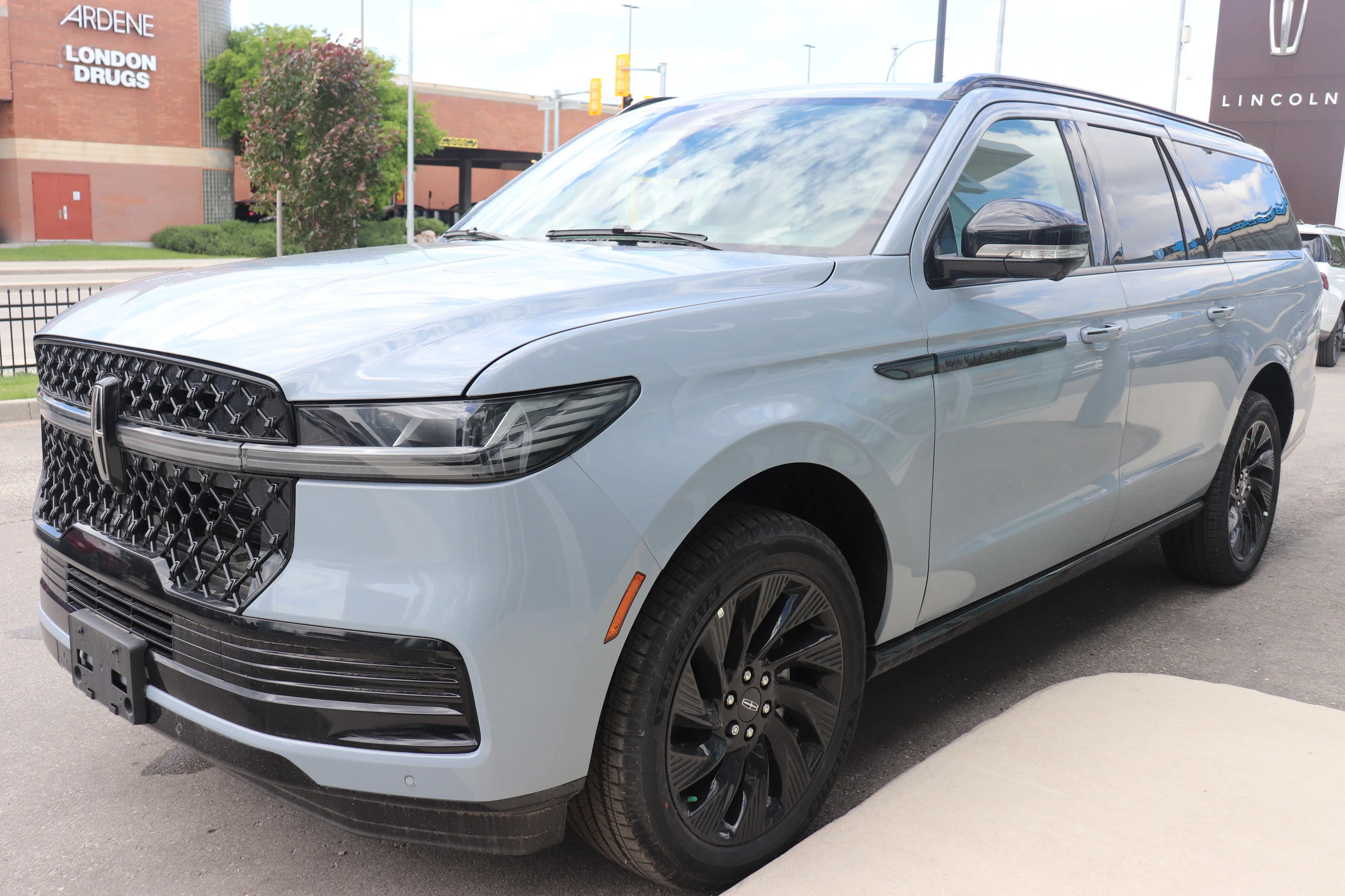 New 2026 GRAY MIST METALLIC TRI-COAT Lincoln Reserve image 5