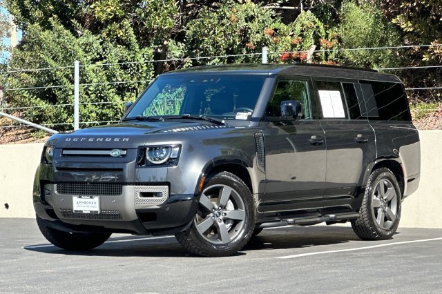 Used 2025 Gray Land Rover X-Dynamic SE image 1