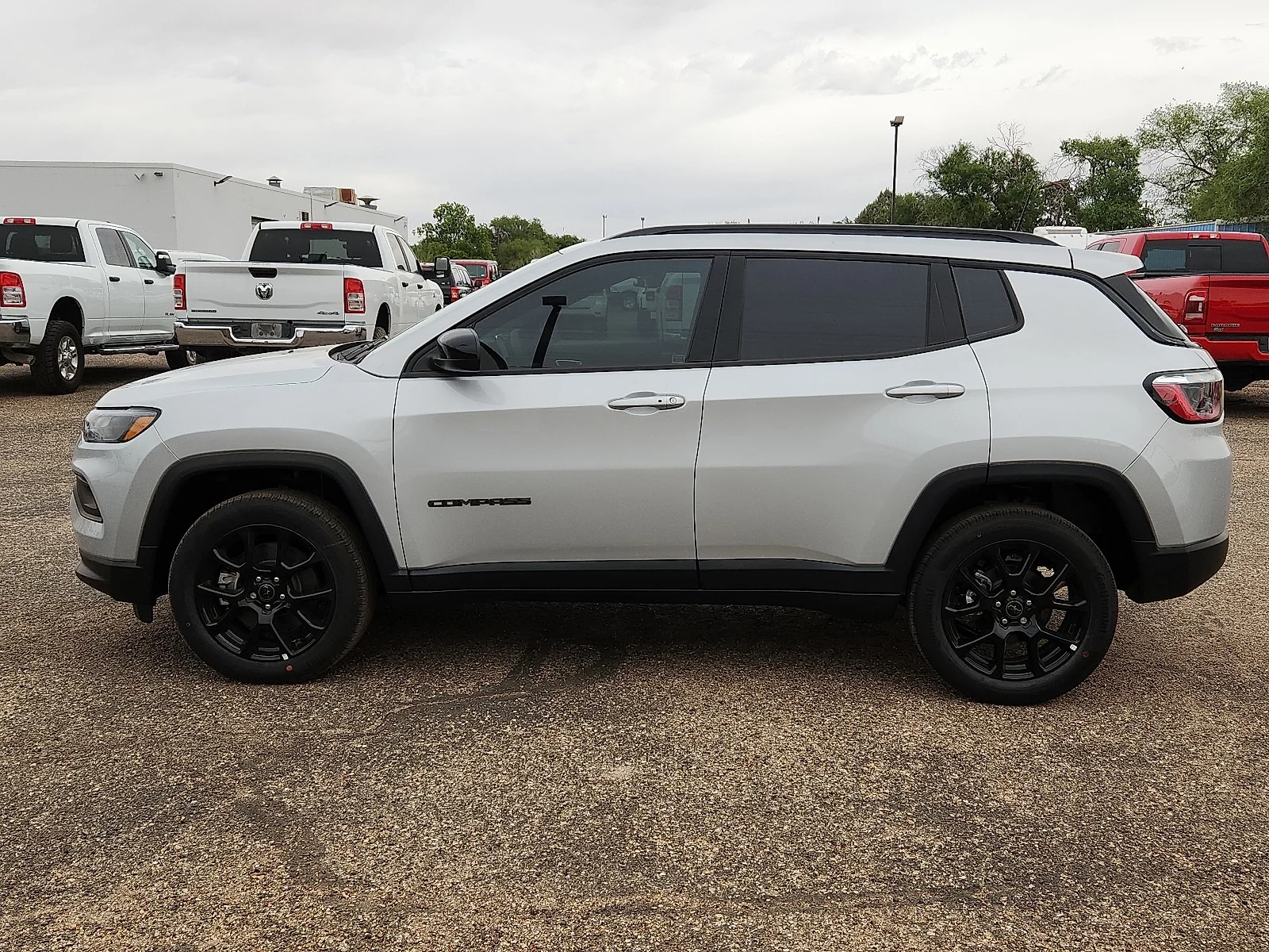 New 2026 Silver Jeep LATITUDE ALTITUDE 4X4 image 2
