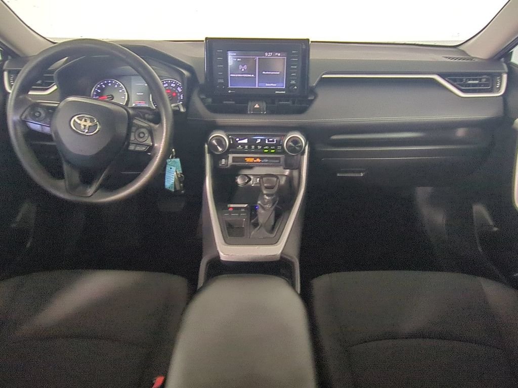 2021 Toyota RAV4 LE - Photo 17