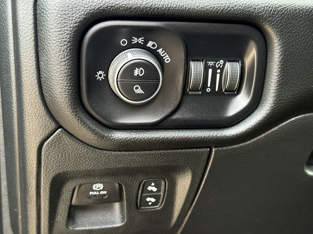 Used 2025 Silver Ram Laramie image 23