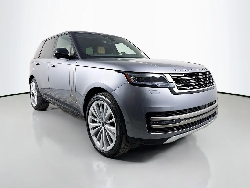 New 2026 Eiger Grey Land Rover SE image 3