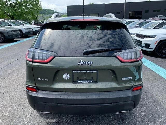 Used 2021 Green Jeep Latitude Lux image 4