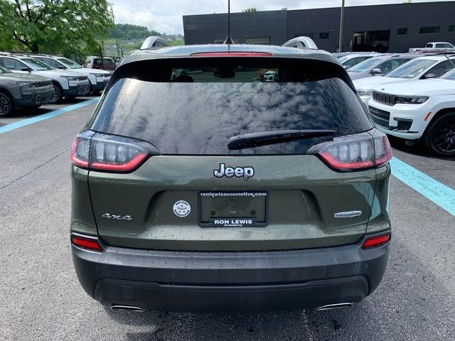 Used 2021 Green Jeep Latitude Lux image 4