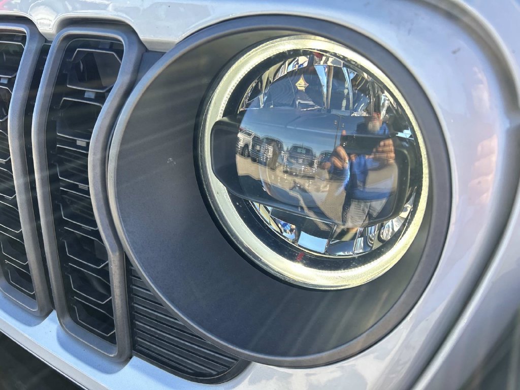 Certified Used 2024 Silver Zynith Clearcoat Jeep Rubicon X image 9