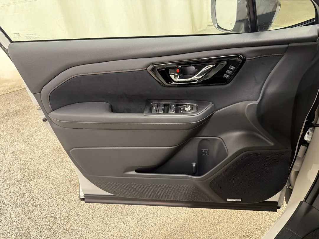 New 2026 Crystal White Pearl/Crystal Black Silica Subaru Touring Hybrid image 18