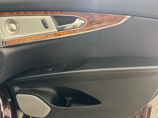 Used 2018 Red Lincoln Reserve image 22