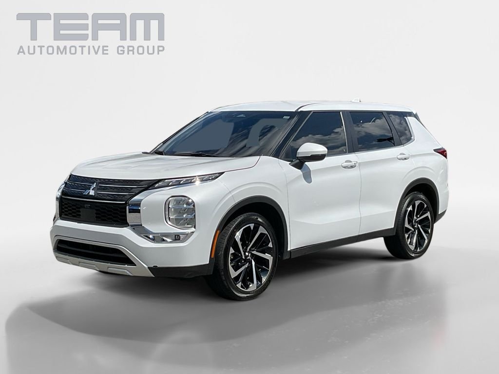 Used 2023 White Mitsubishi SE Special Edition image 3