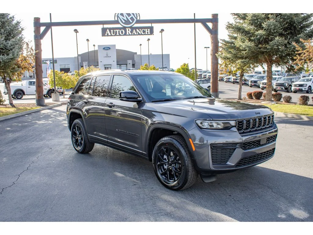 New 2026 Baltic Gray Metallic Clearcoat Jeep Laredo Altitude image 2
