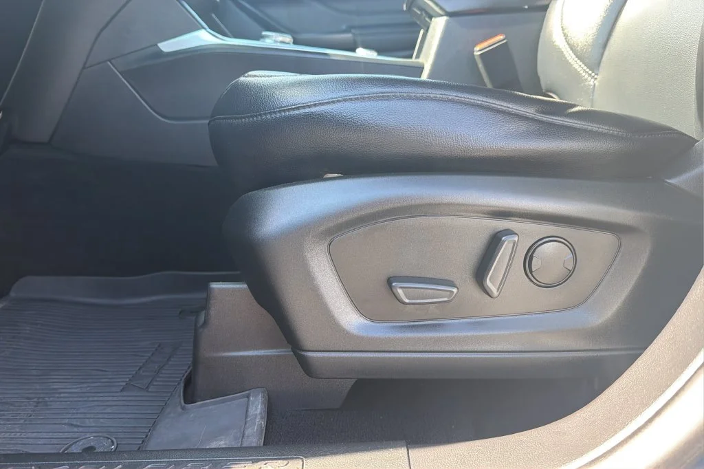 Used 2020 Blue Ford XLT image 19