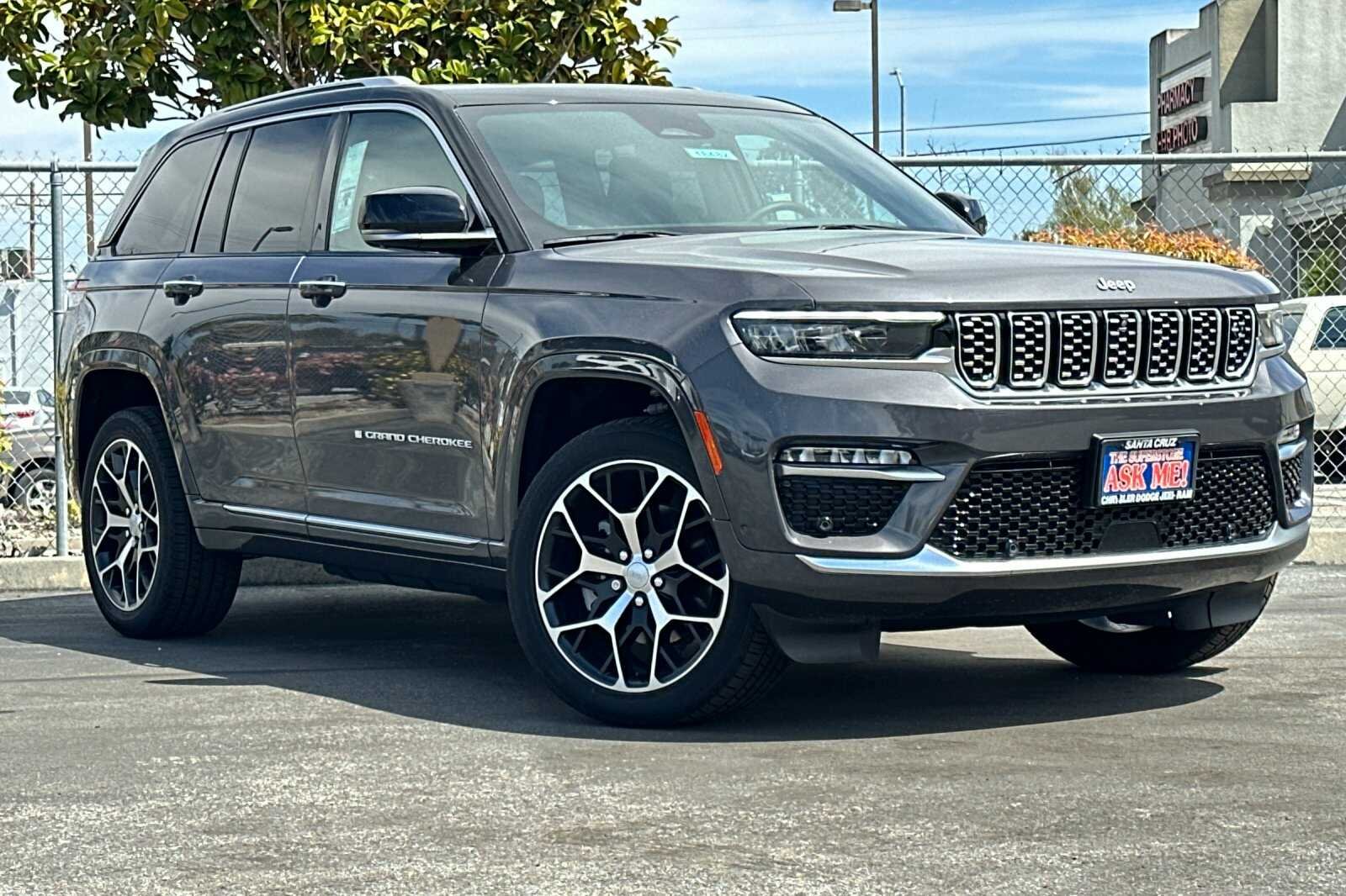 New 2022 Baltic Gray Metallic Clearcoat Jeep Summit image 2
