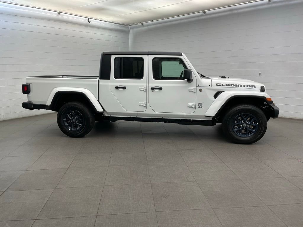 New 2026 Bright White Clear-Coat Exterior Paint Jeep 85th Anniversary Edition image 2
