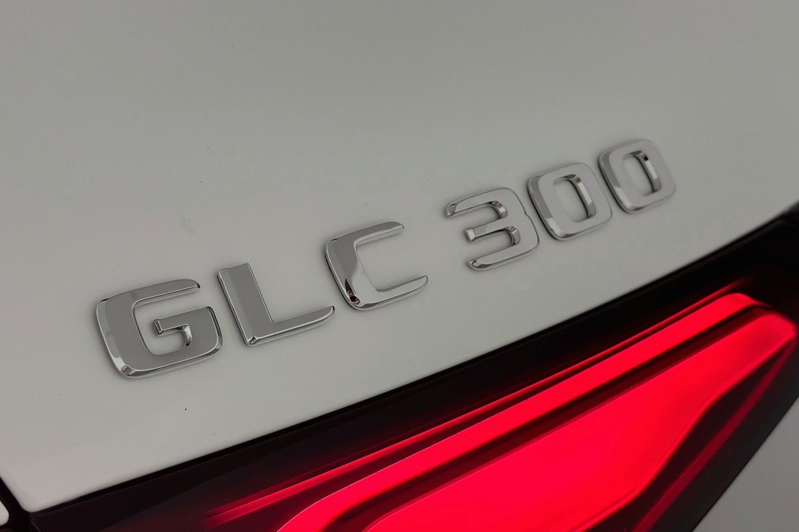New 2026 Polar White Mercedes-Benz GLC 300 4MATIC® SUV image 8
