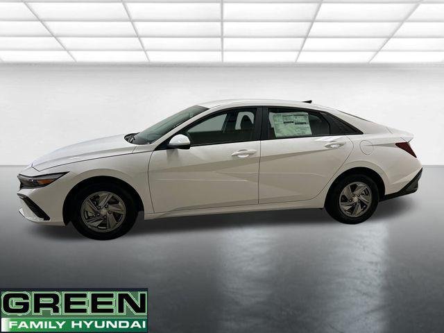 New 2026 White Hyundai SE image 2