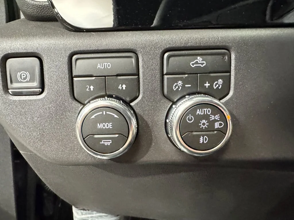 New 2026 Onyx Black GMC Elevation image 19
