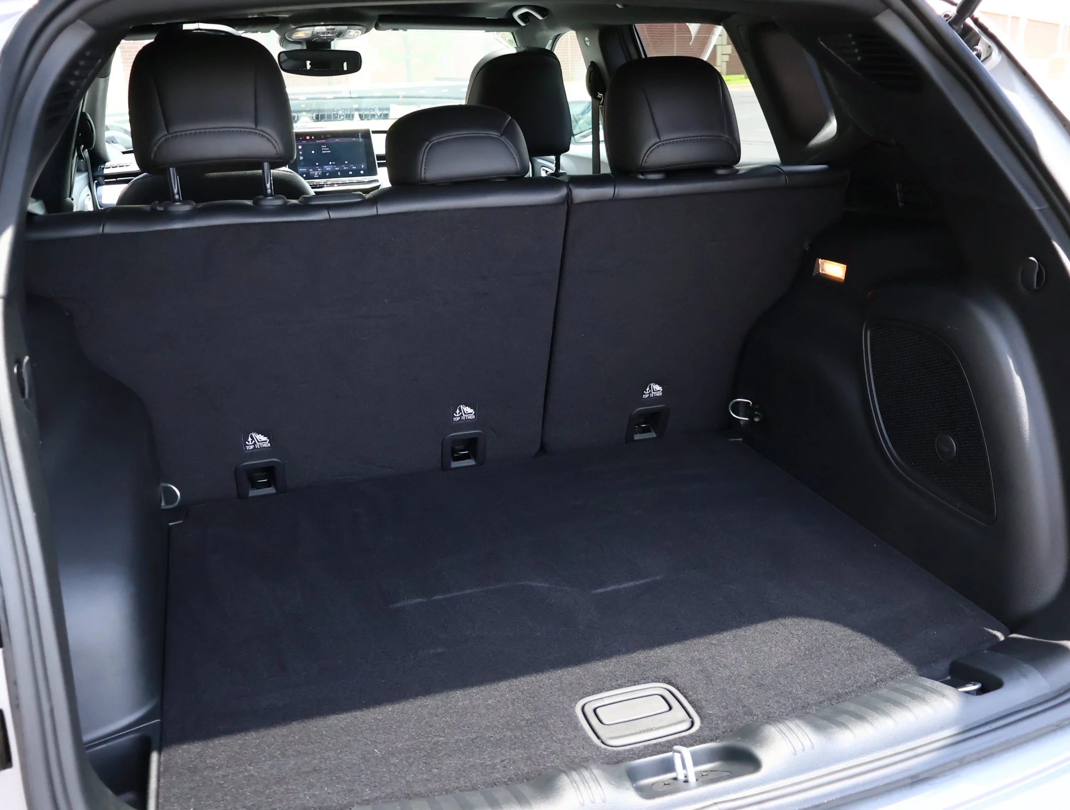 Used 2023 Billet Silver M Jeep Latitude Lux image 24