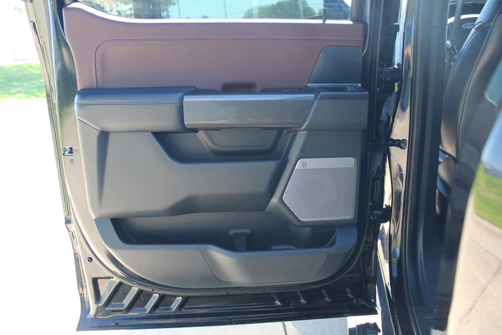 Used 2023  Ford Lariat image 43