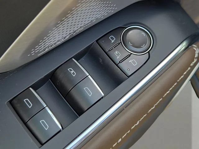 2026 GMC Acadia Denali Ultimate - Photo 17