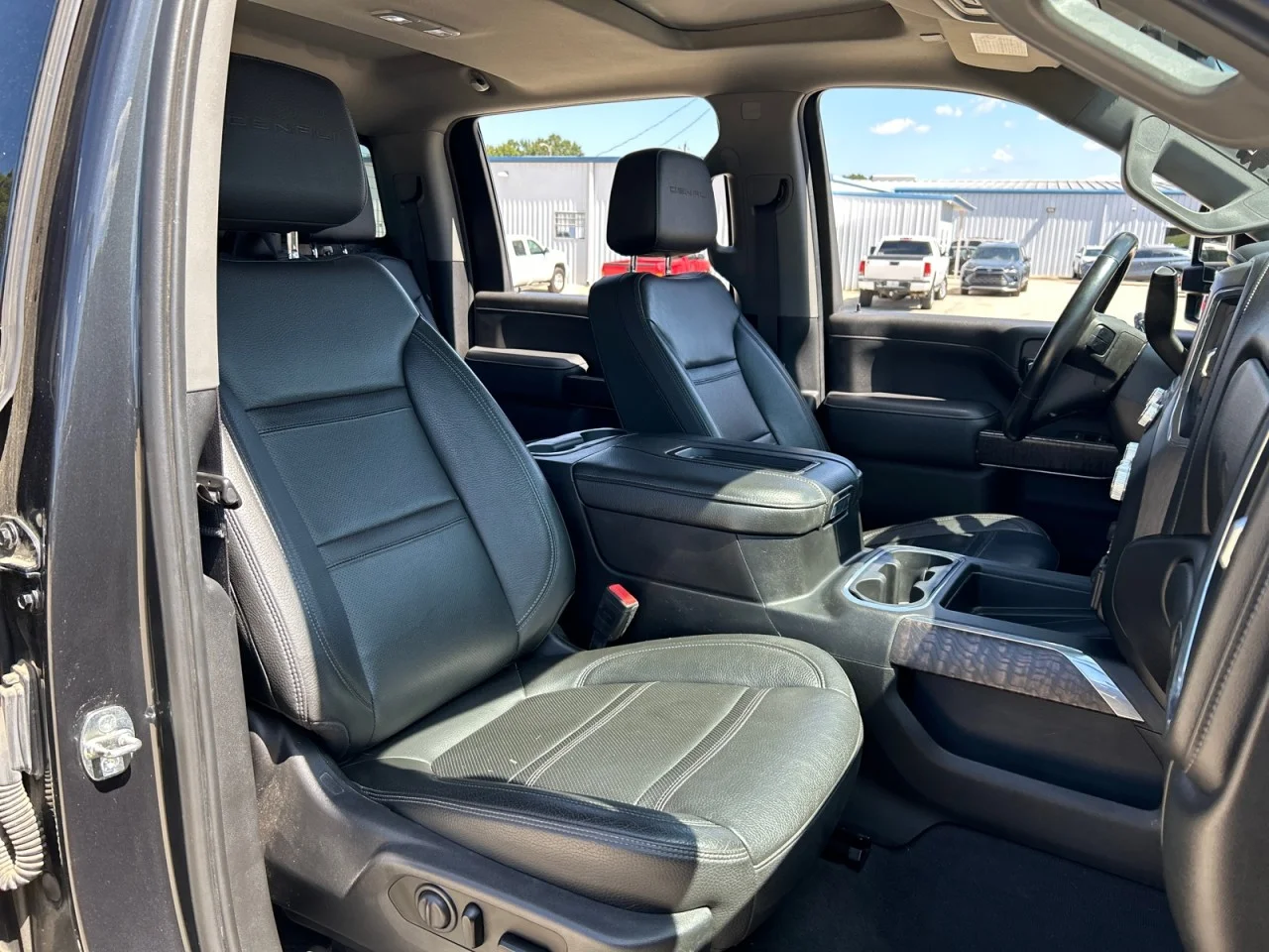 Used 2020 CARBON BLACK METALLIC GMC Denali image 22