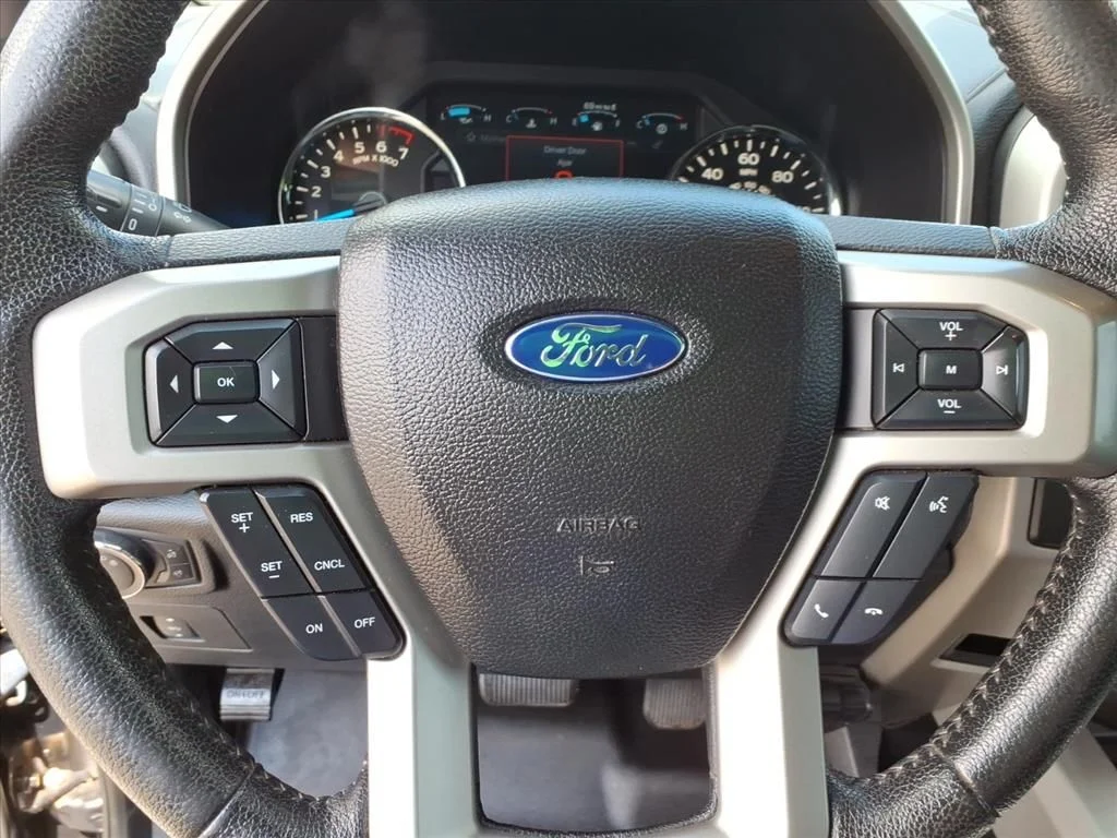 Used 2015 Tuxedo Black Metallic Ford Lariat image 20