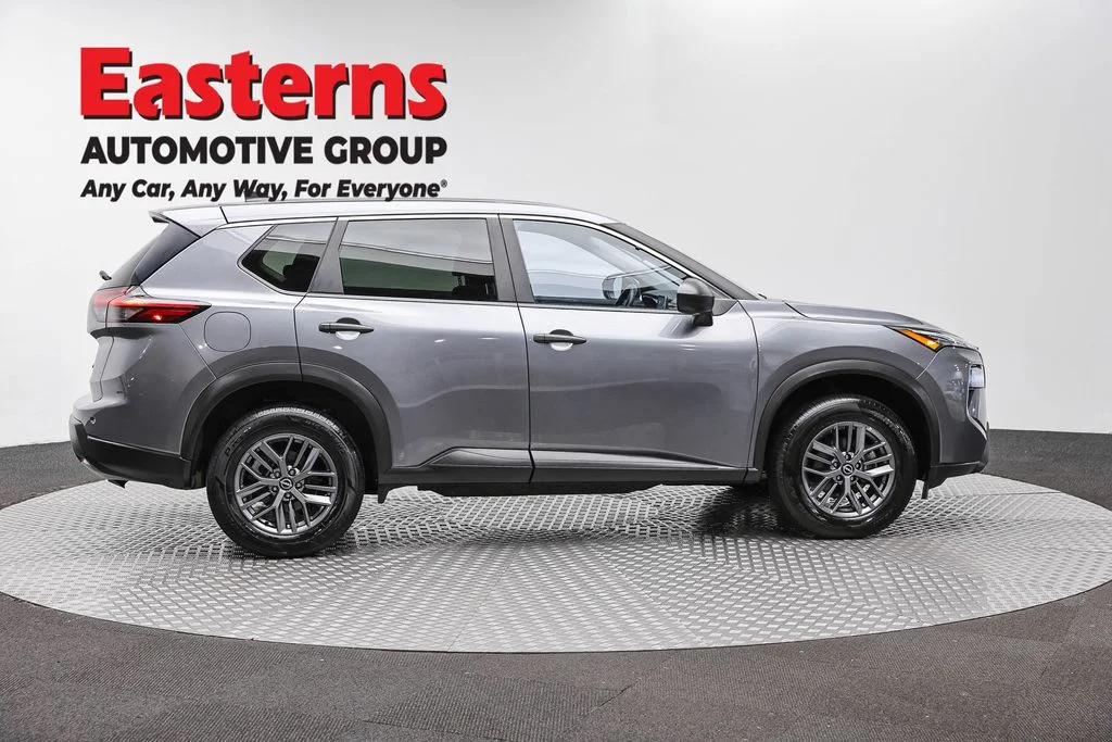 Used 2024 Gray Nissan S image 4