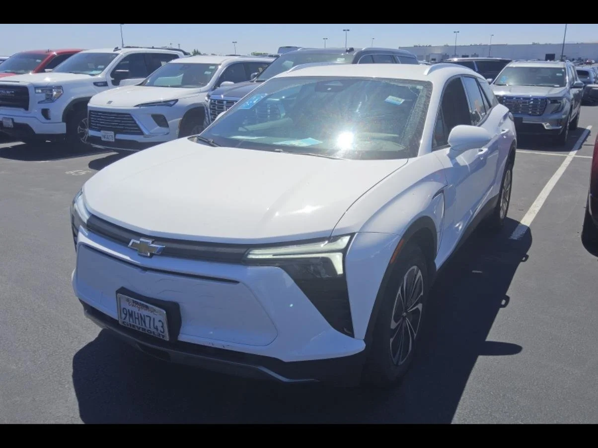 Used 2024 Summit White Chevrolet LT image 1