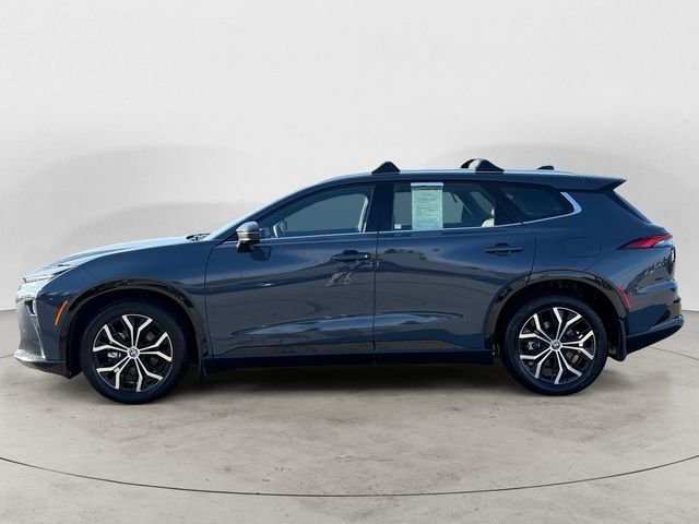 Used 2025 White Toyota XLE image 8