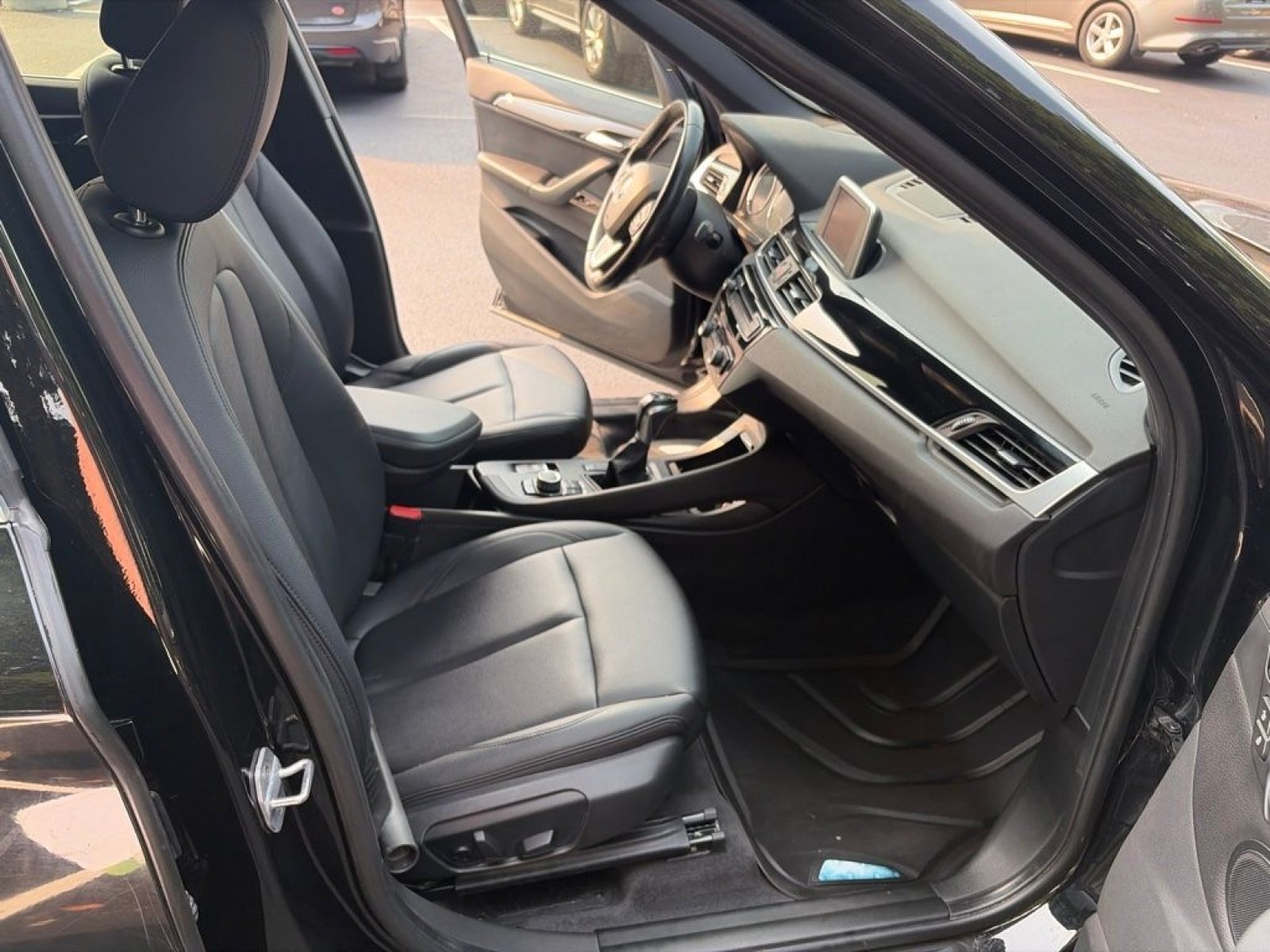 Used 2018 Jet Black BMW xDrive28i image 20