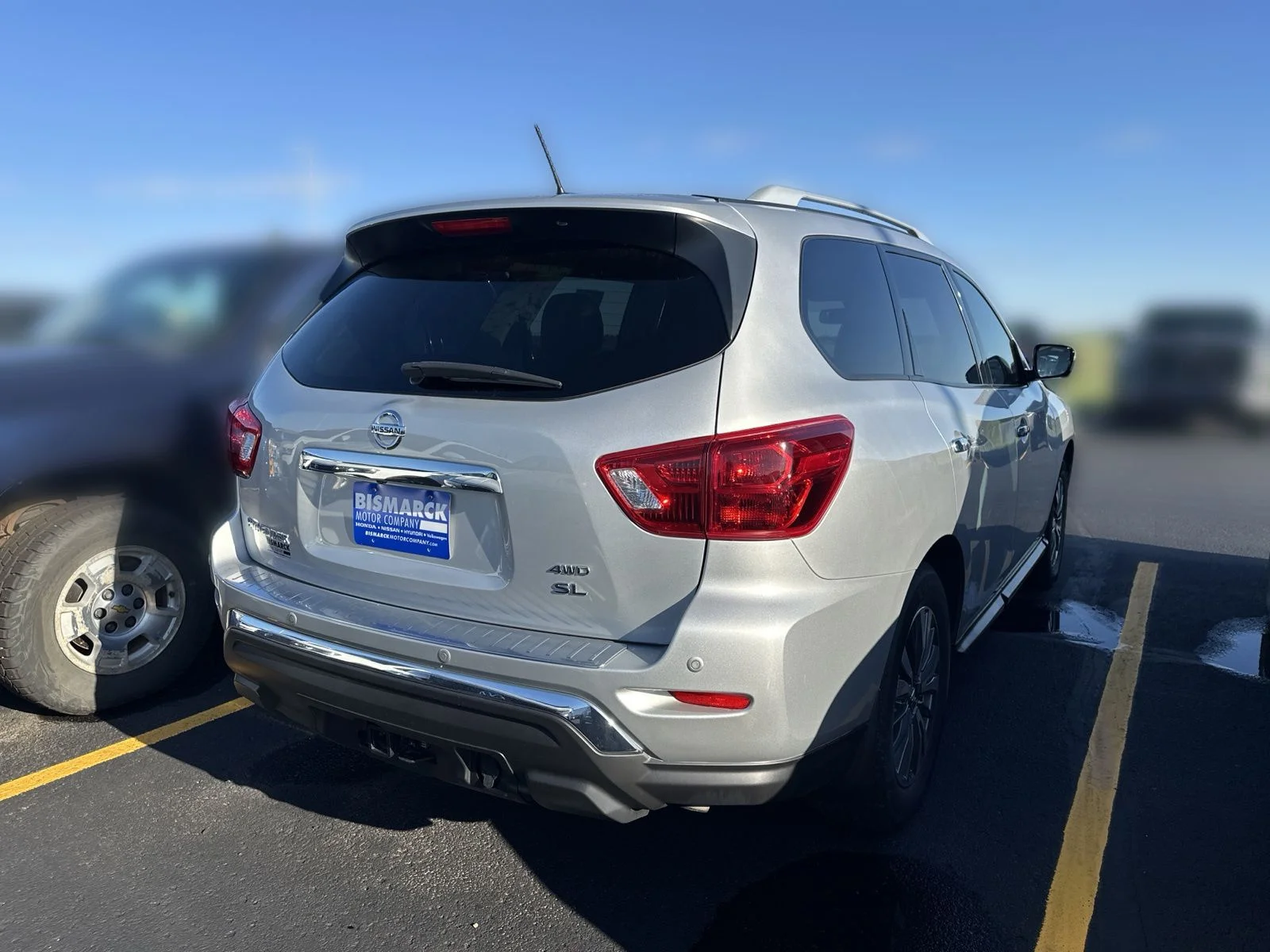 Used 2017 Silver Nissan SL image 3