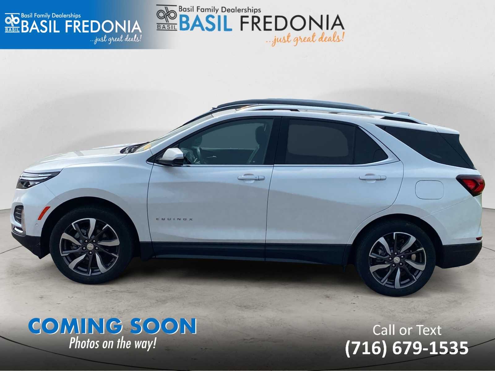 Used 2022 Iridescent Pearl Tricoat Chevrolet Premier image 1