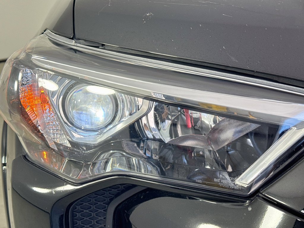 Used 2018 Midnight Black Metallic Toyota SR5 image 33
