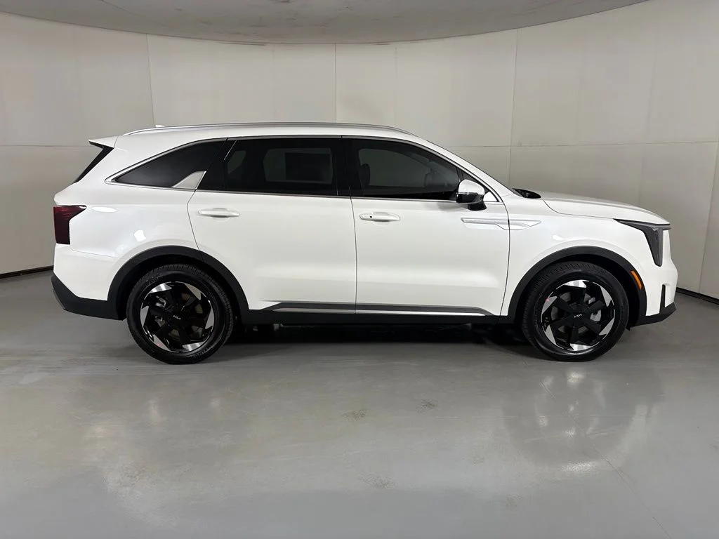 New 2026 Snow White Pearl Kia EX image 9
